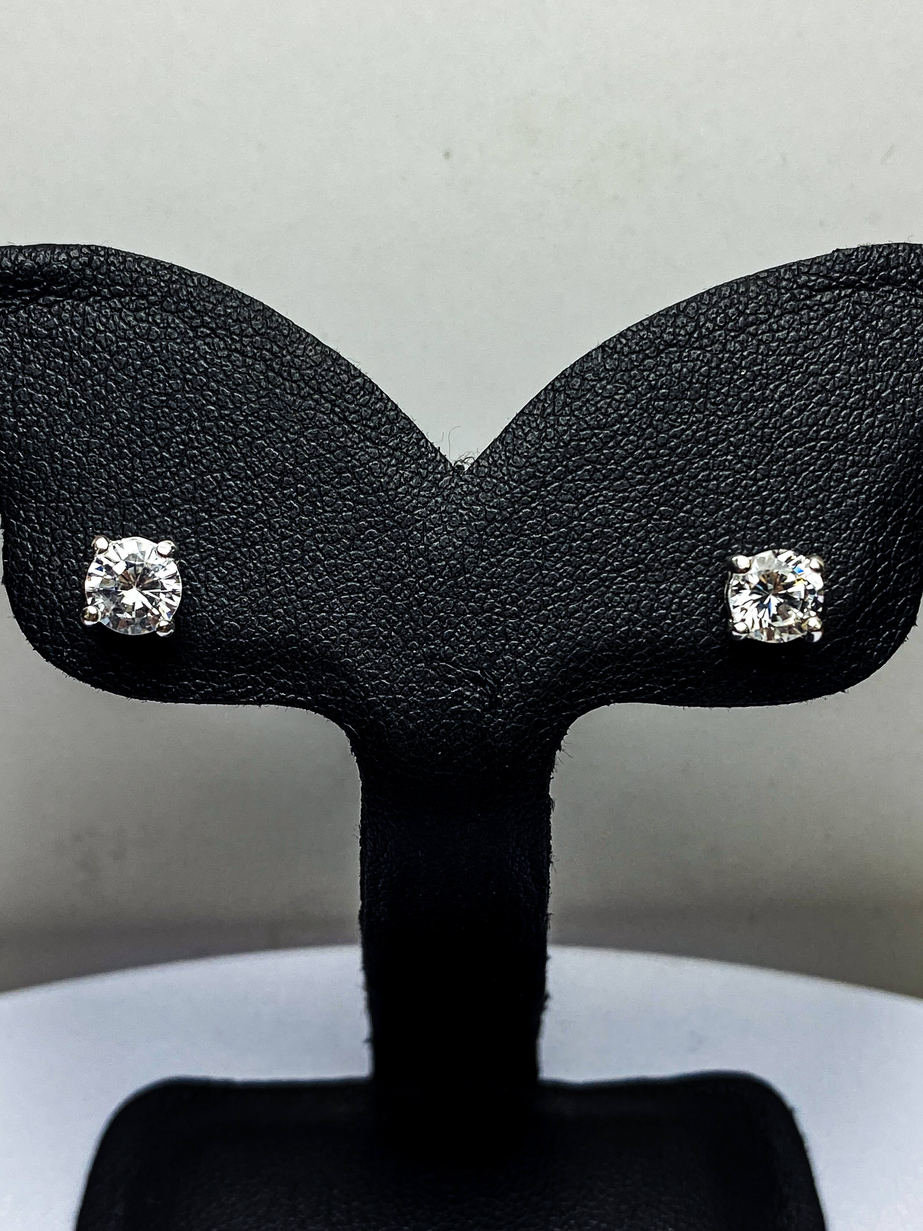 Stud Earring II